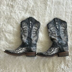 Corral Black and White Heeled Boots with Intricate Embroidery